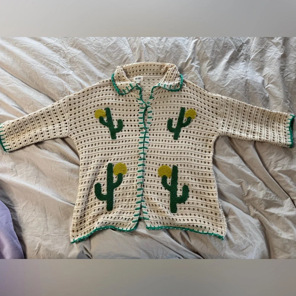 BiBi Edge Stitched Cactus
Patch Sweater  crochet southwestern medium - Picture 3 of 14